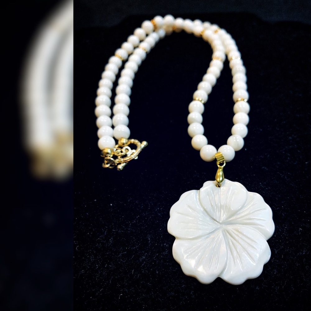 Handmade Shell Necklace - Picture 2 of 2